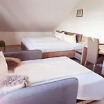 Oyer Hof - Selbst Service 3*